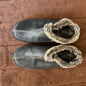 Womens Columbia faux fur lined clogs